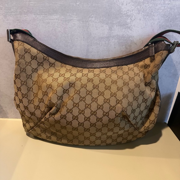 Gucci Tan Monogram Hobo Bag with Green and Red Strap - Picture 4 of 13